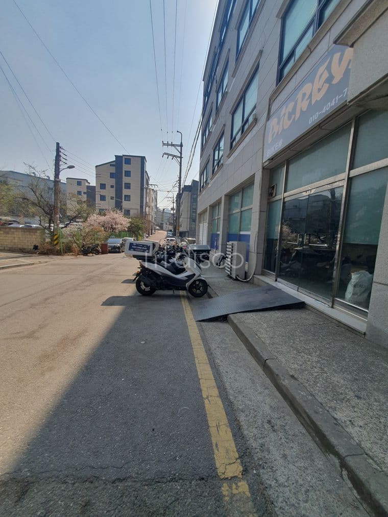 현재 모토싸이클 정비센터 및 다배달 접수처(사진외 10평 사무실 공간 별도 있음) 4