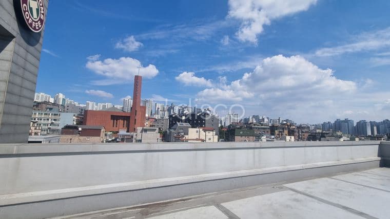 [전속 센추리21]올리브영이 있고 카페가 있고 병의원이 임차되어 있는 메디컬센터의 병의원자리 23
