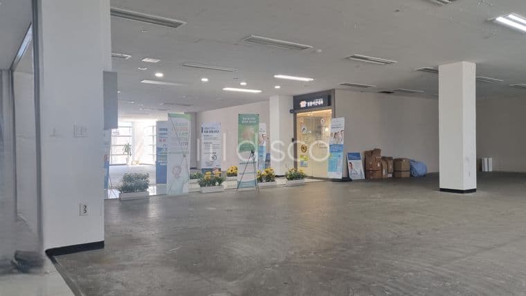 [전속 센추리21]올리브영이과 카페가 있고 병의원이 임차되어 있는 메디컬센터의 병의원 자리 3