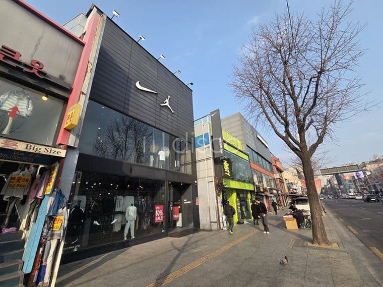 이태원역 6호선 1번 출구 도보 2분 거리에 위치  6