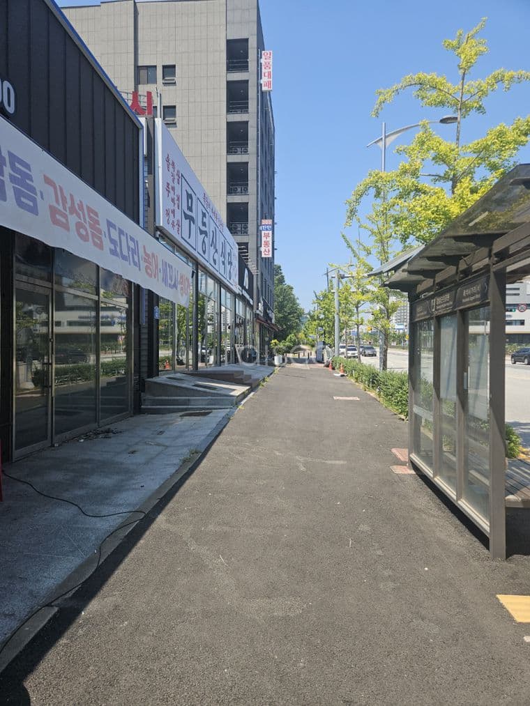 하남대로변 음식점 ,수리점, 썬팅샵.전시장 등에 적합한 상가(광산세무서 건너편) 1칸 3