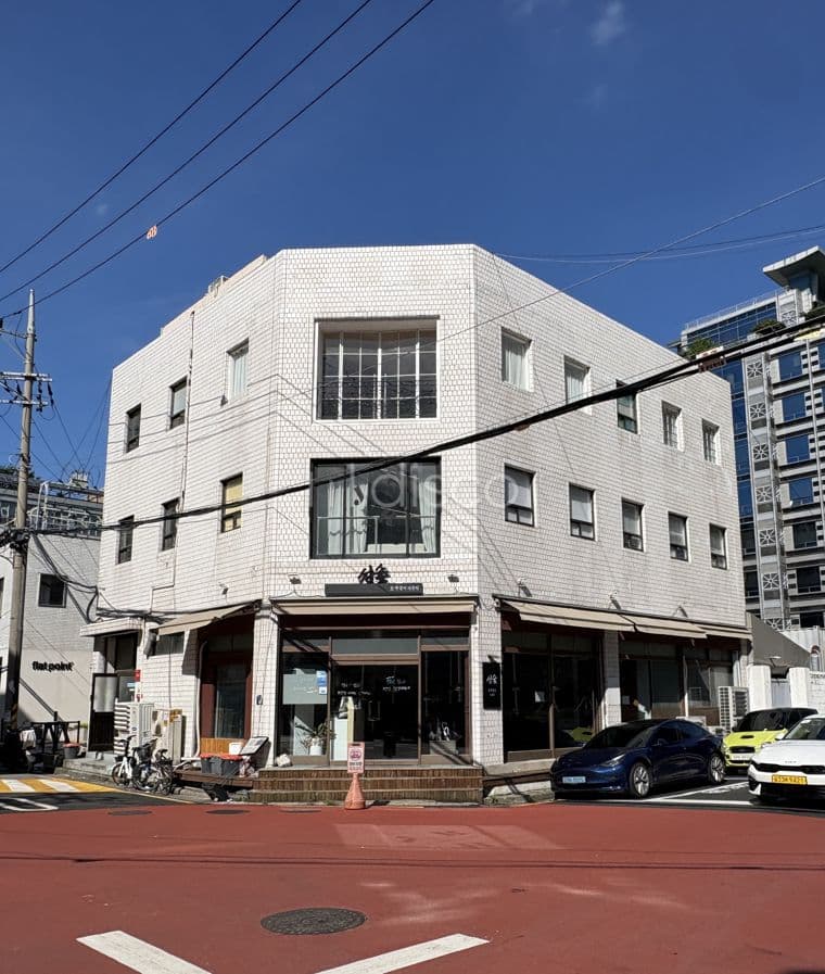 [성수동2가] 사거리 코너 1층 실50평 / 가시성·노출성 최상 / 요식업·카페·쇼룸 추천 (즉시입주) 1