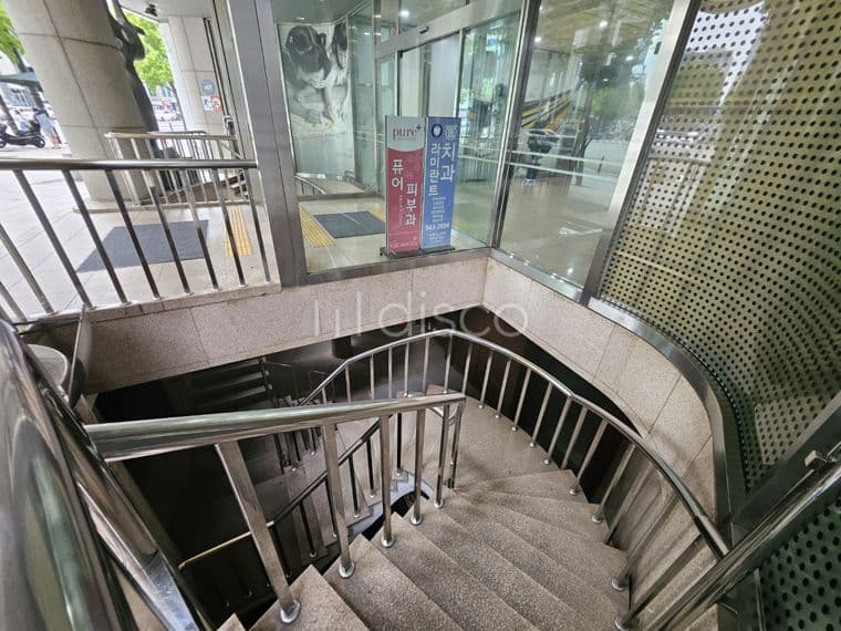 학동사거리 코너 대형오피스 건물 대형평수(400) 지하1층 3