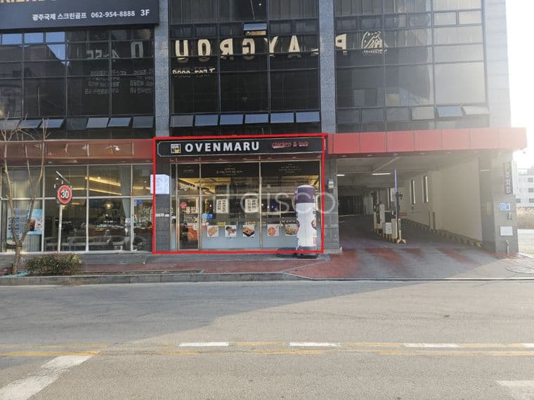운동시설이 밀집한 상업용건물내 오븐마루치킨  임대  1