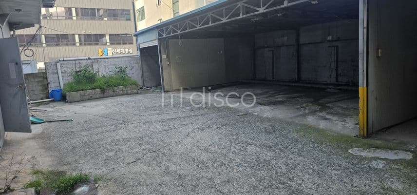 하당백년로 대로변 전자랜드 건너편1층 90평  4