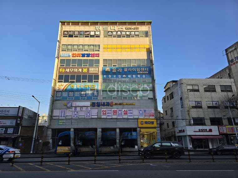 [전주 상가] 송천동 1가 6차선 대로변 8층의 7층 통 임대 ,245평 대형 테라스  3