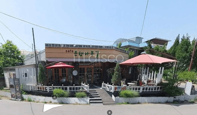인기많은 은행나무길옆 예쁜카페.현재 성업중.시설물완비 및 메뉴승계가능 1