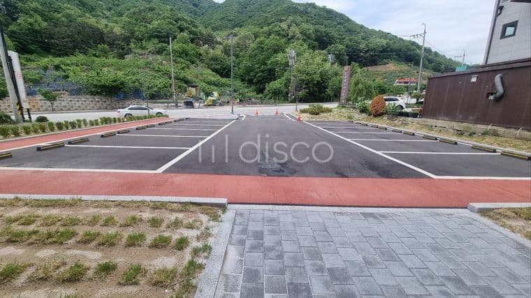 의료원에서 마즈막재삼거리 가기전 우측 신축상가. 주차장완비.4차선도로가임 12