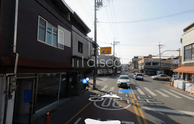 사거리밀접 위치해 있고 건너편 파리파게트 유하여 위치 양호함 