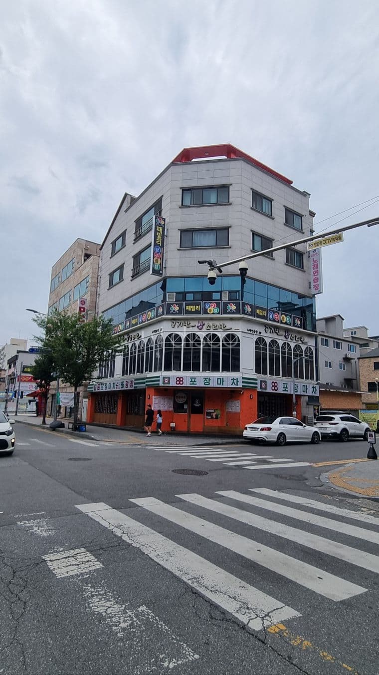 신연수동 핫플레이스. 신연수 중심상권에 위치한 사거리 코너 상가