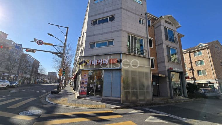 [전주 상가 임대] 효자동3가 삼거리 코너! 시인성 끝판왕 카페 자리 양도 (4차선 대로변) 1