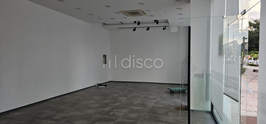 메이커 옷가게, 커피숍, 브랜드 판매점 23평 2