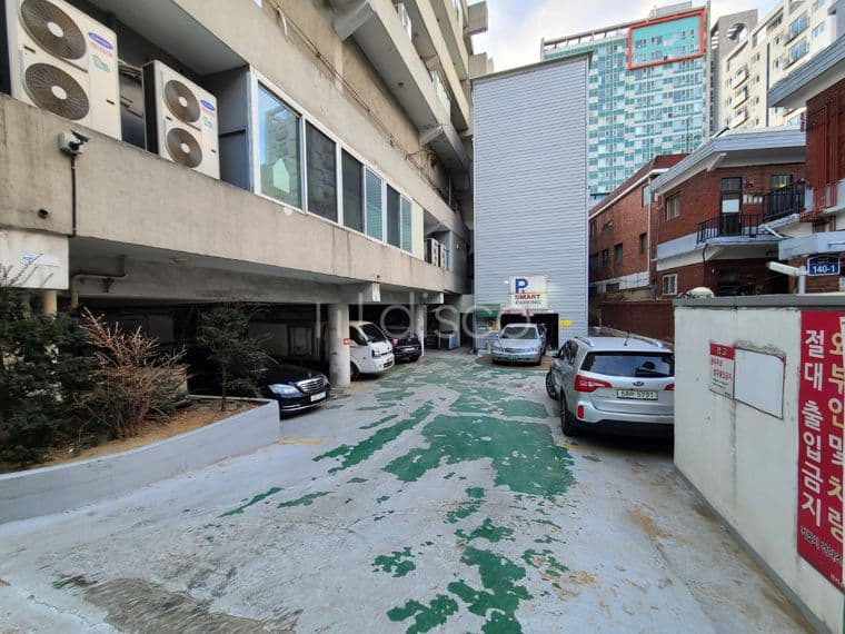 가산디지털단지역 인근 도로변에 위치 3