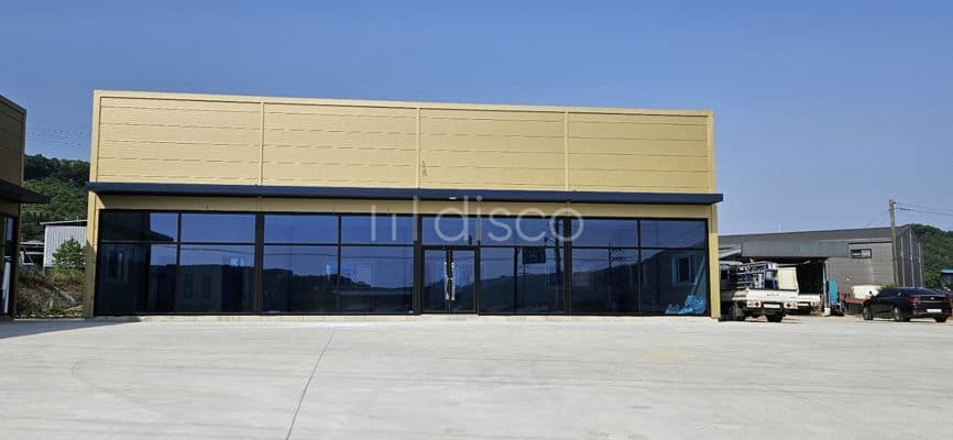 안성 죽산면 에덴블루CC 인근 2차선도로 접한 신축 단독상가 임대 2