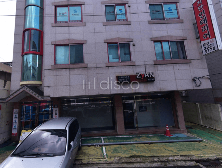 전면큼직 가시성우수 컨디션우수 주차편리 상하차편리 사무실등 다용도