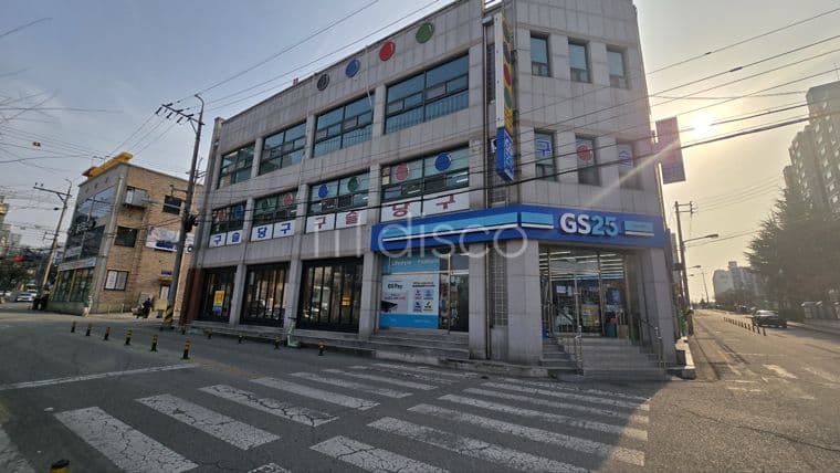 [전주 우아동] 횡단보도 앞 사거리 코너! 90평 대형 1층 무권리 상가 1