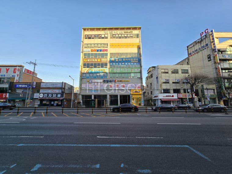 전주 송천동 1가 8층 건물 임대, 1층 180평부터 3, 5, 6, 7층 245평까지 층별 임대 및 매매. 3