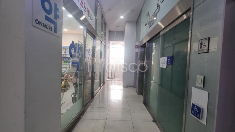 [전속 센추리21]올리브영이 있고 병의원이 임차되어 있는 메디컬센터의 1층 102호 카페앤베이커리 자리 10