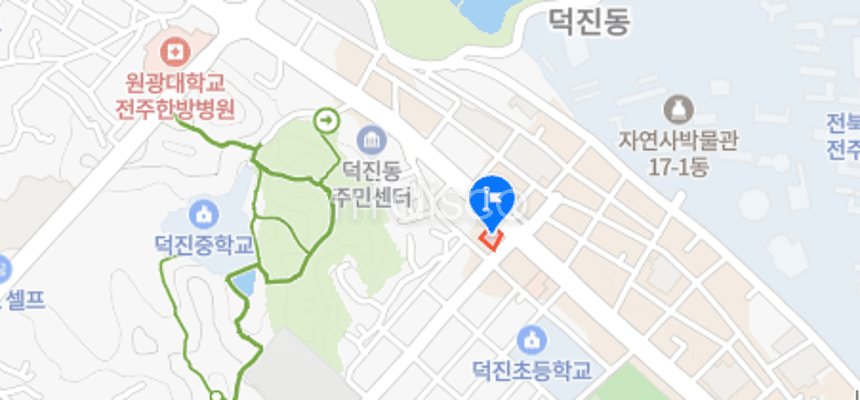 덕진광장 건너편 코너건물 내 상가