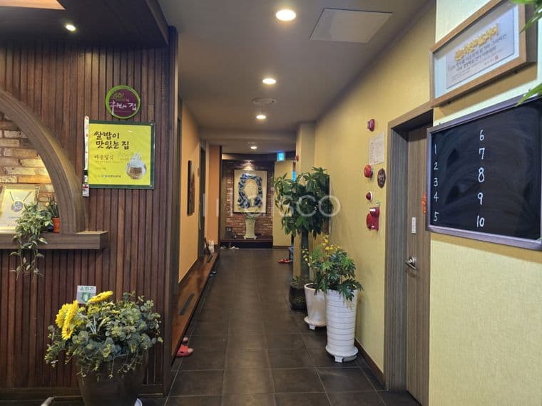 전주 효자동 상가 임대｜2층 50평 보증금 3,000/월 170 · 3층 100평 보증금 5,000/월 220 “주 3