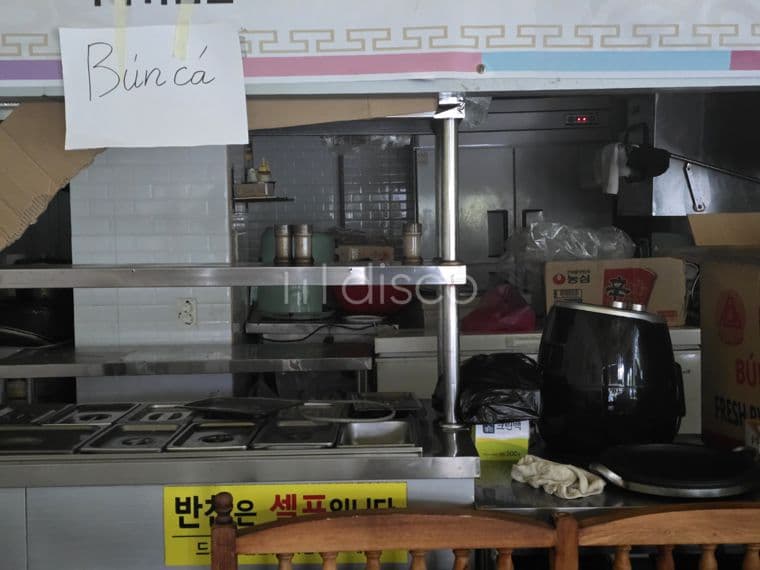 [전북대 정문 앞 특급 상가 임대] 임대인 사업 확장으로 나온 대박 찬스! 시설 그대로 '권리금 무(0원)' 즉시  4