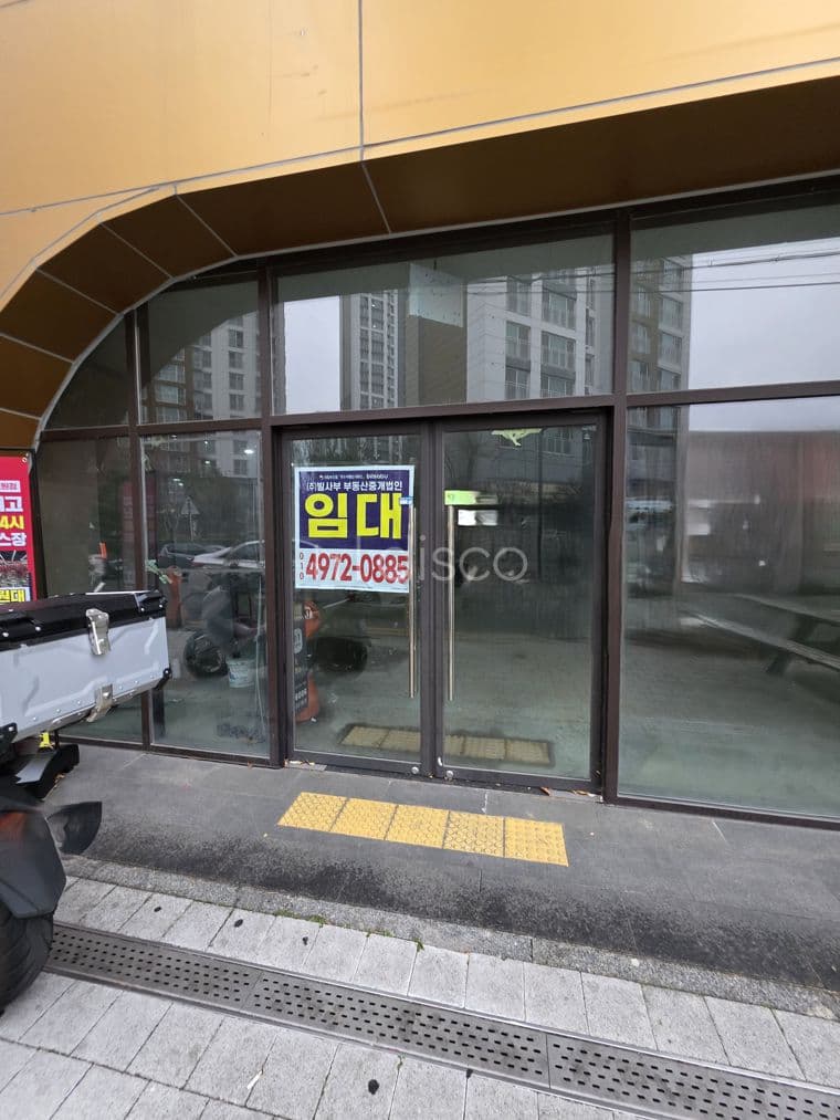 대구 북구 팔달시장내 대단위 아파트 단지 앞 주차시설 완벽한 1층 상가 임대 1