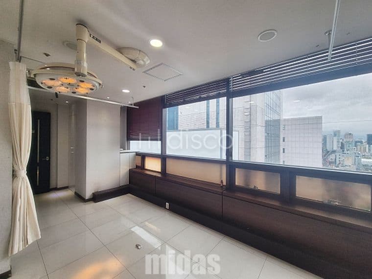 [강남역 초역세권] 역삼동  병의원 적합 룸 7실 인테리어 상가·사무실 임대 2