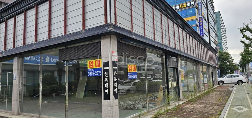 병원 / 은행 / 커피 / 대형 대리점 / 주차 30대 / 단층 80평 보1억-월700만원  2