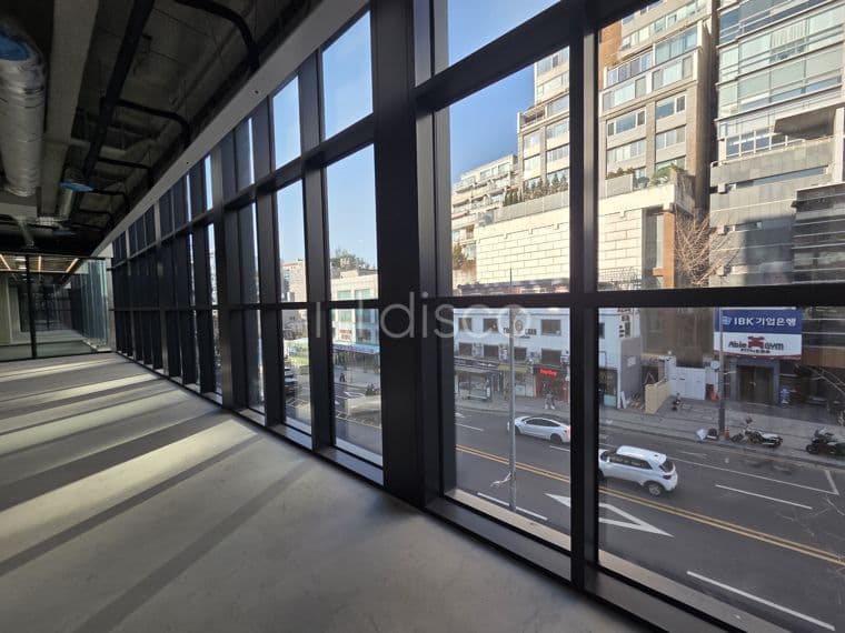 이태원 대로변 모던한 신축빌딩 상가 임대 5