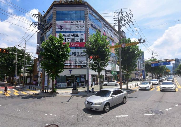 무권리 도로변전면상가 유동인구많음 미용실 카페 식당 판매점등 다용도 1