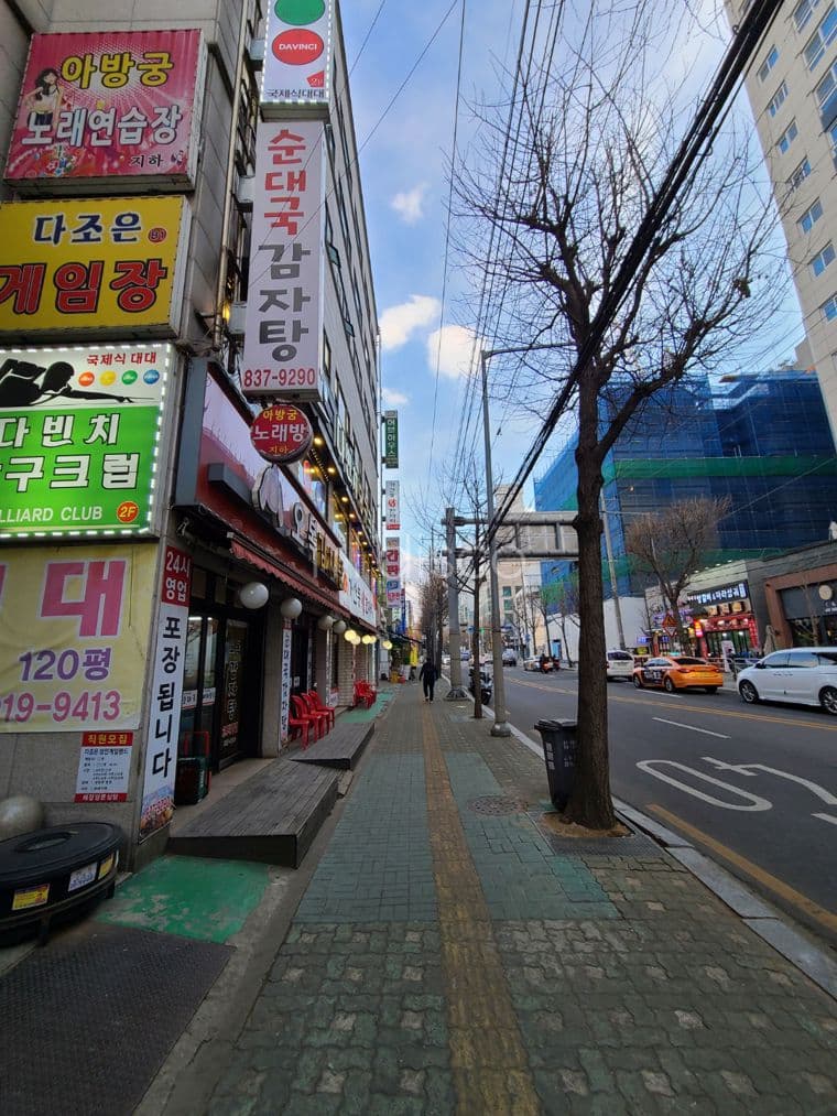 가산디지털단지역 인근 도로변에 위치 6