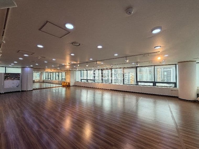 영중로(6차선) 대로변 빌딩, 7층 사무실or상가, 근생 용도, 아파트단지 인접  3