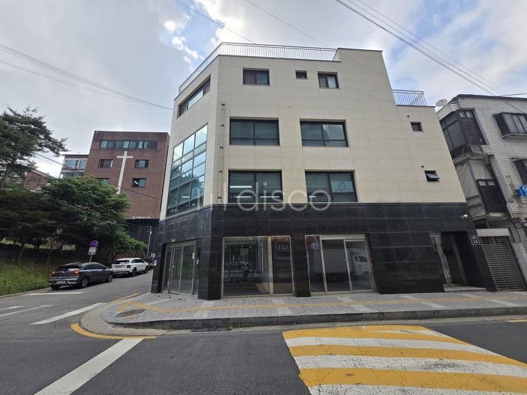 3천세대 대단지 아파트를 품은 대로변 코너 신축 건물 임대 1