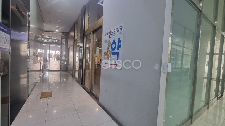 [전속 센추리21]올리브영이 있는 병의원이 임차되어 있는 메디컬 센터 1층 후면의 병의원자리 8
