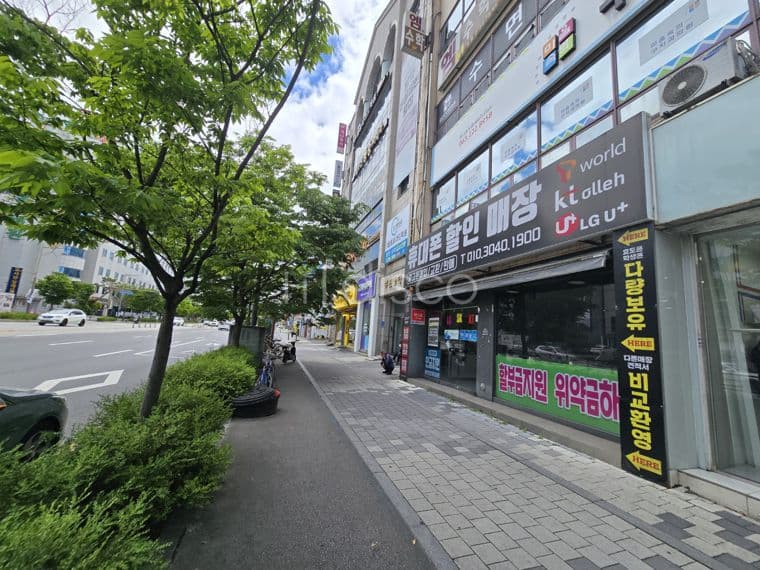 전주 효자동 6차선 대로변 1층 상가 임대 전용 76㎡(약 23평) / 보증금 1,000만 원 / 월차임 160만 