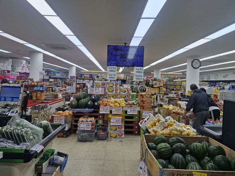익산 부송동 전용 377.61㎡(약 114평) 대형마트 임대, 보증금 1억 월 517만 원, 일일 1천만원 매출 유 3