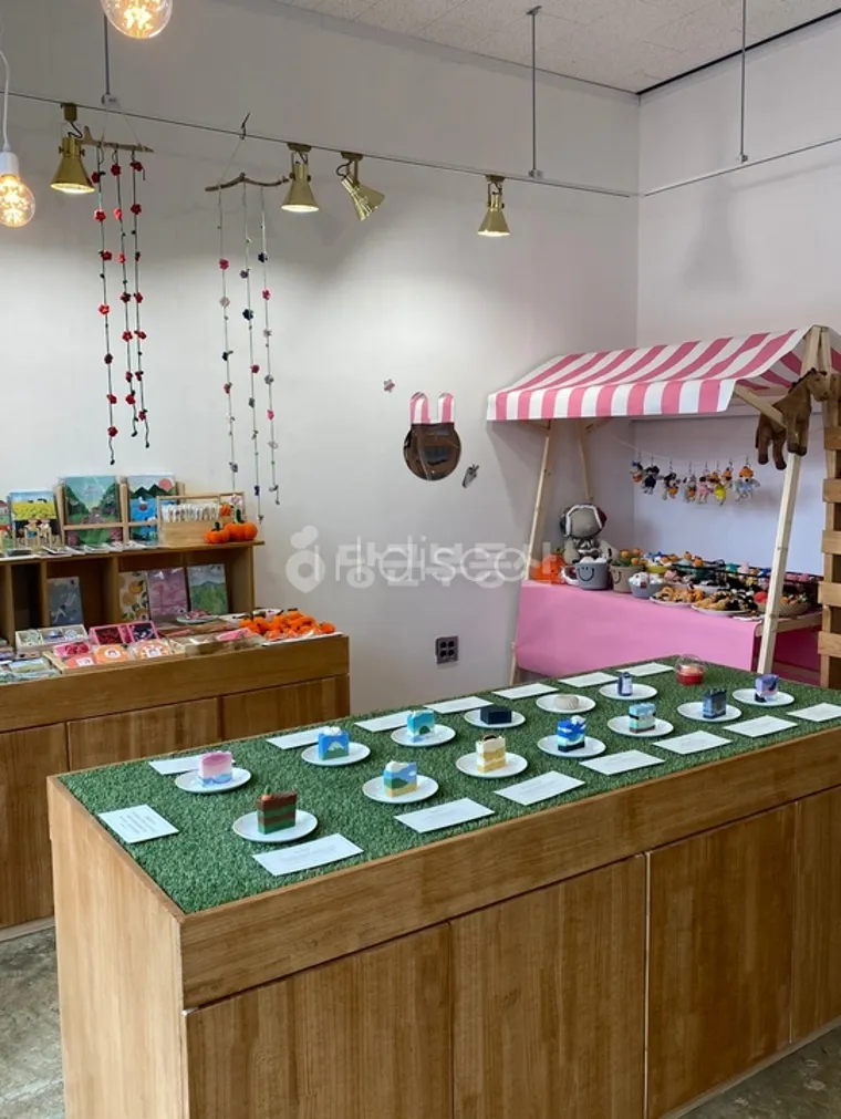 한담 카페거리에 인접한 기념품 판매점(현재) 3
