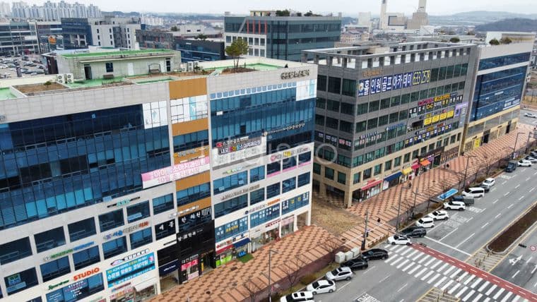 6차선 대로변 코너 의원 자리 1