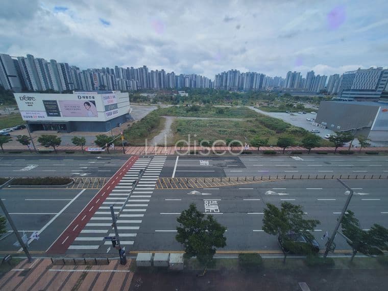 6차선 대로변 코너 의원 자리 3