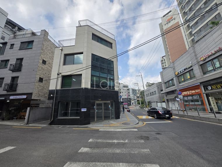 3천세대 대단지 아파트를 품은 대로변 코너 신축 건물 임대 3