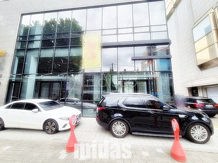 층고 6m 독보적인 개방감! 디자인 쇼룸 추천 매물 2