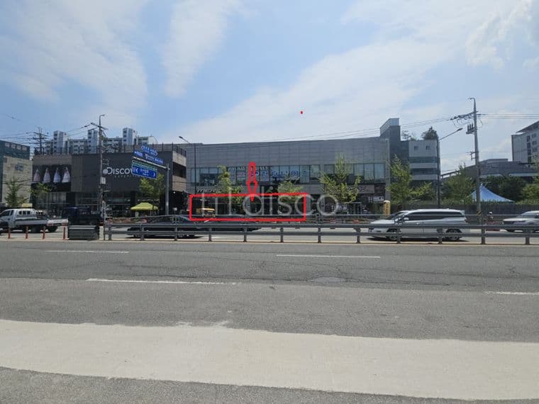 전시장 및 판매대리점 에 적합한 점포 ( 차량 통행 많으며 사거리 인접)  1