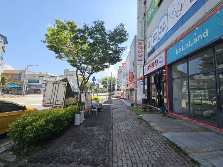 아파트인근 유동인구 많은점포  ( 하남시립도서관 건너편, 무료주차공간 넓음) 3