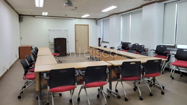 전주시청 근처로 유동인구 풍부 및 접근성이 양호함. 1