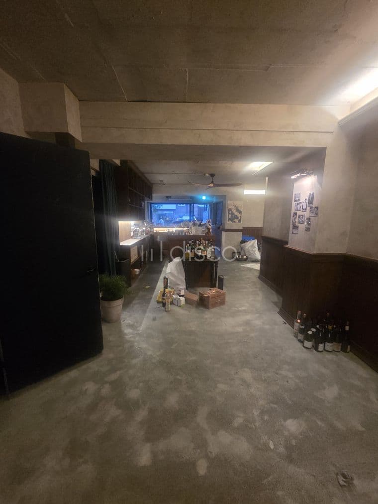 이태원 녹사평역. 현황 상 1층 무권리 상가 임대 1