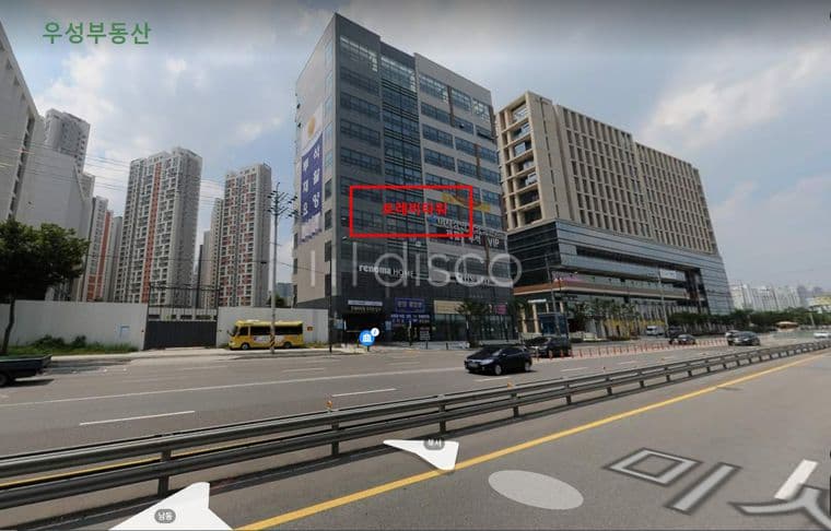 조정경기장 대로변 코너 1층 상가임대. 전용60.