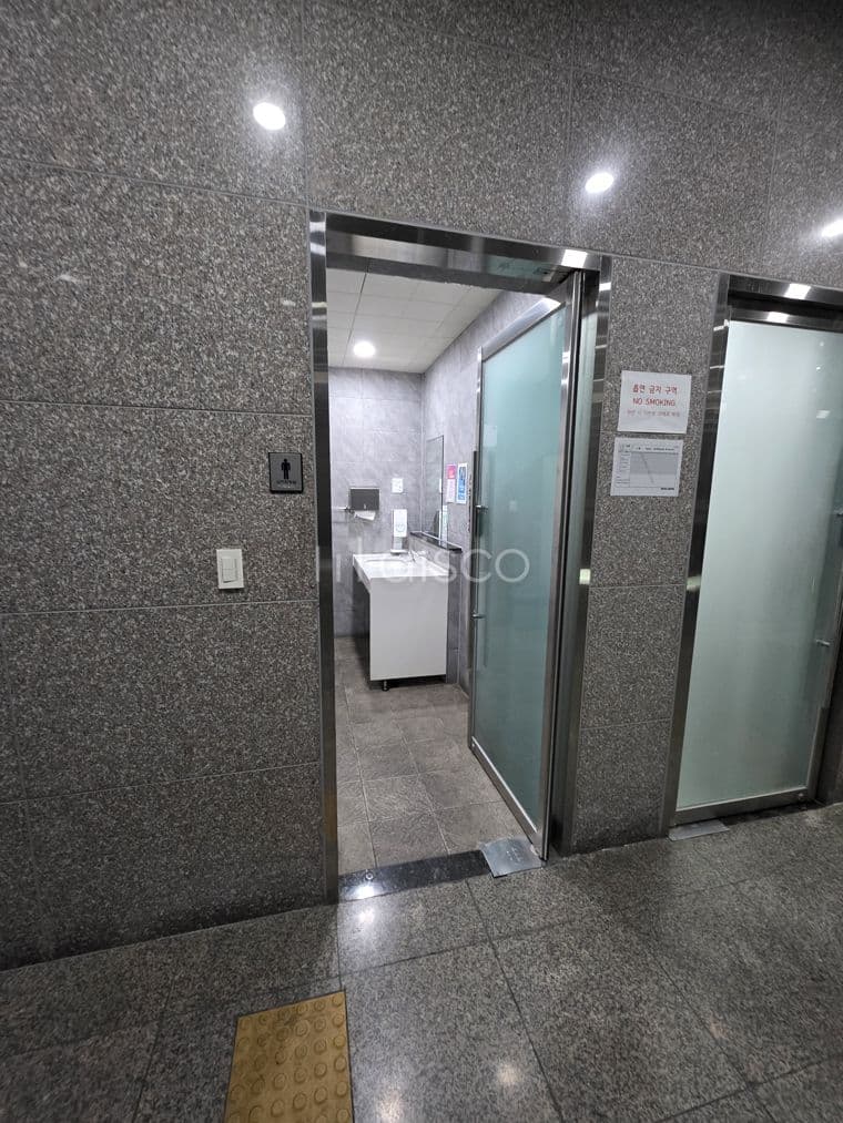 대구 북구 팔달시장내 대단위 아파트 단지 앞 주차시설 완벽한 1층 상가 임대 9