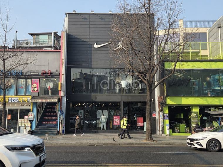 이태원역 6호선 1번 출구 도보 2분 거리에 위치  8