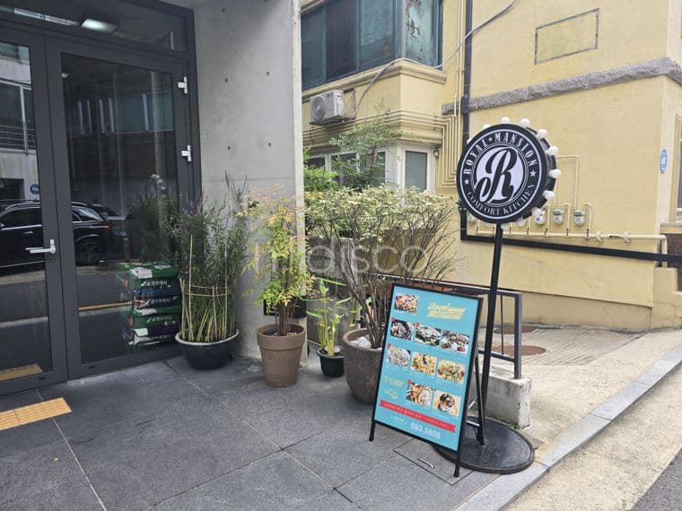 A서래 초입 성업중인 상가 13