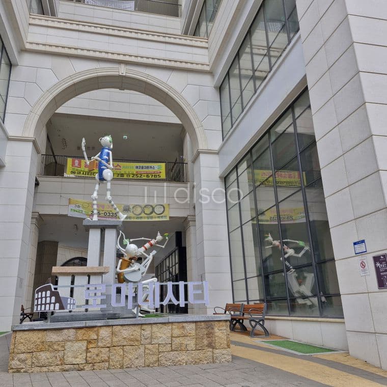 전용 12.8평 지하1층 상가. 에코시티내 핵심상권인 이마트 및 로마네시티 상권임.  3
